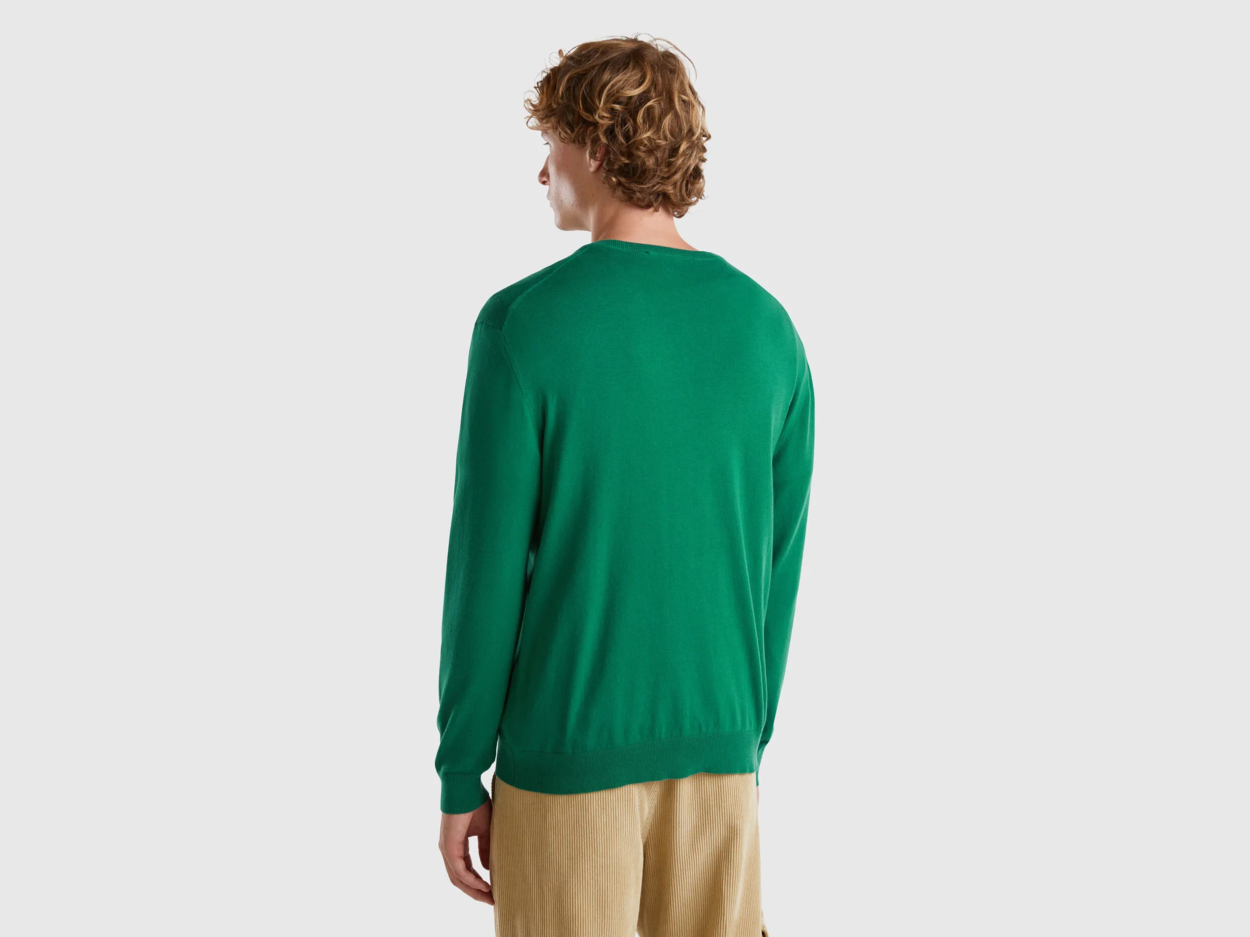 V-neck sweater in lightweight cotton blend - Dark Green | Benetton