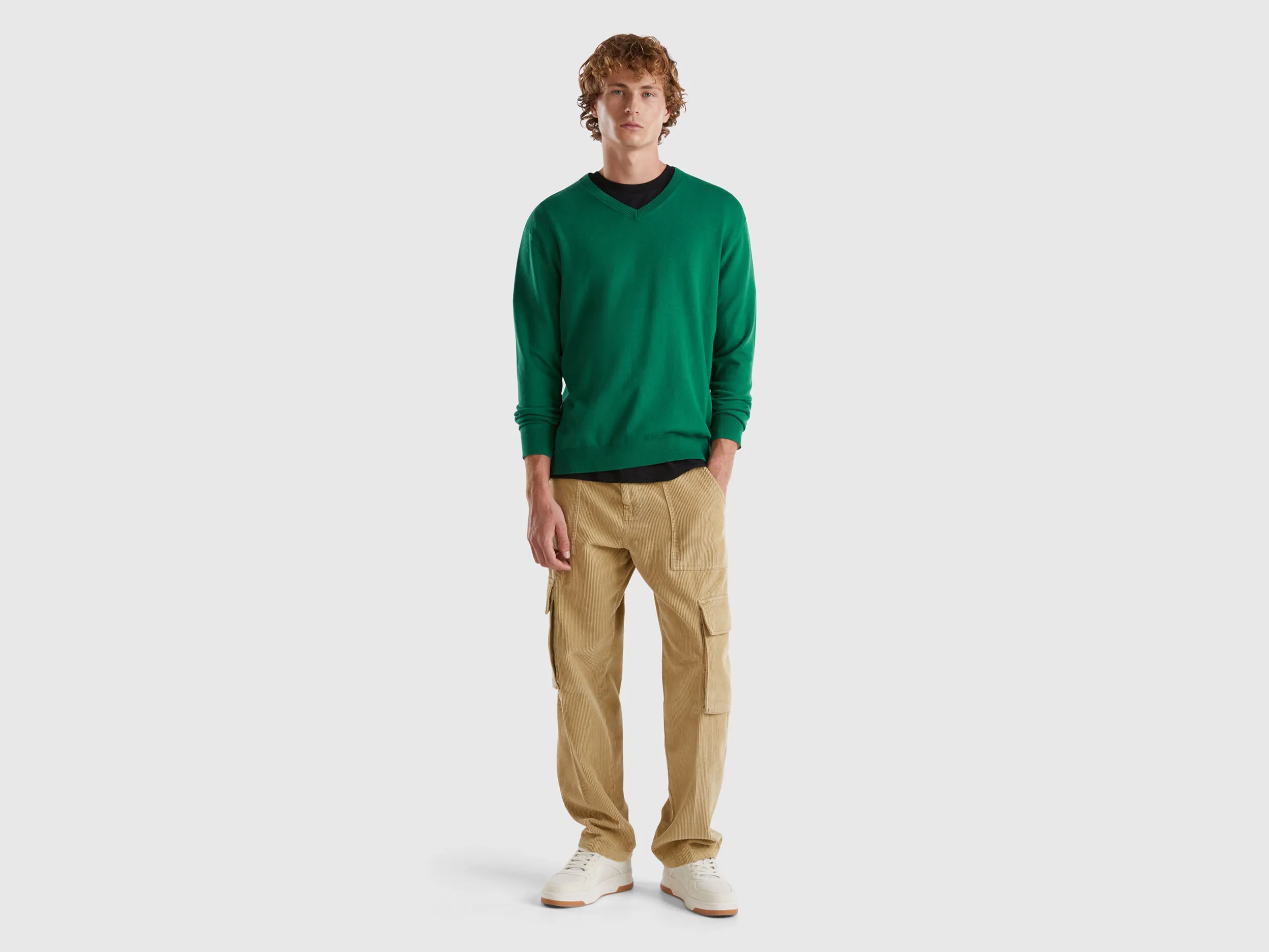 V-neck sweater in lightweight cotton blend - Dark Green | Benetton