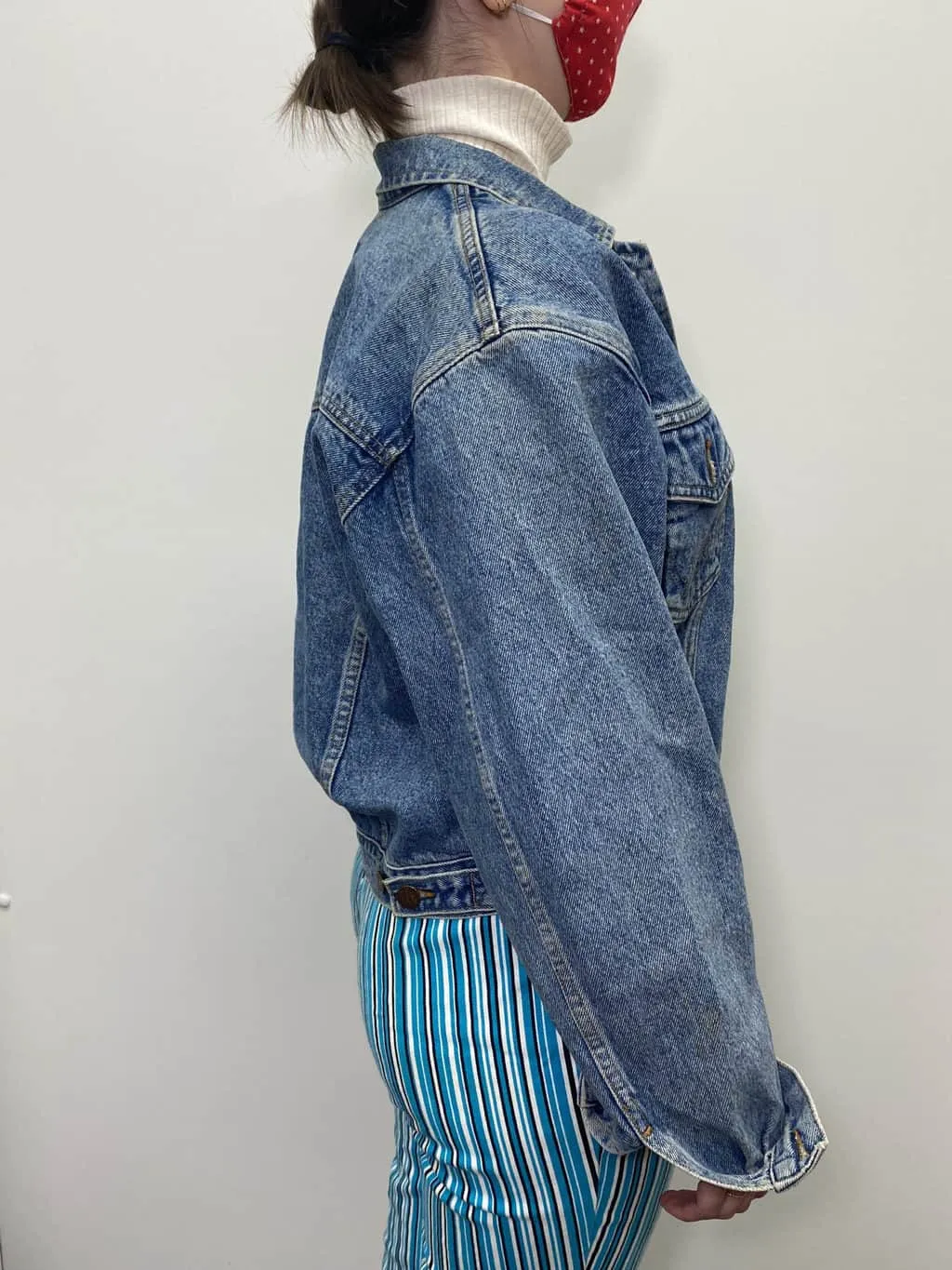 Womens Wrangler vintage denim jacket in stonewash blue with cropped length, circa 1990 / 1980 – Medium